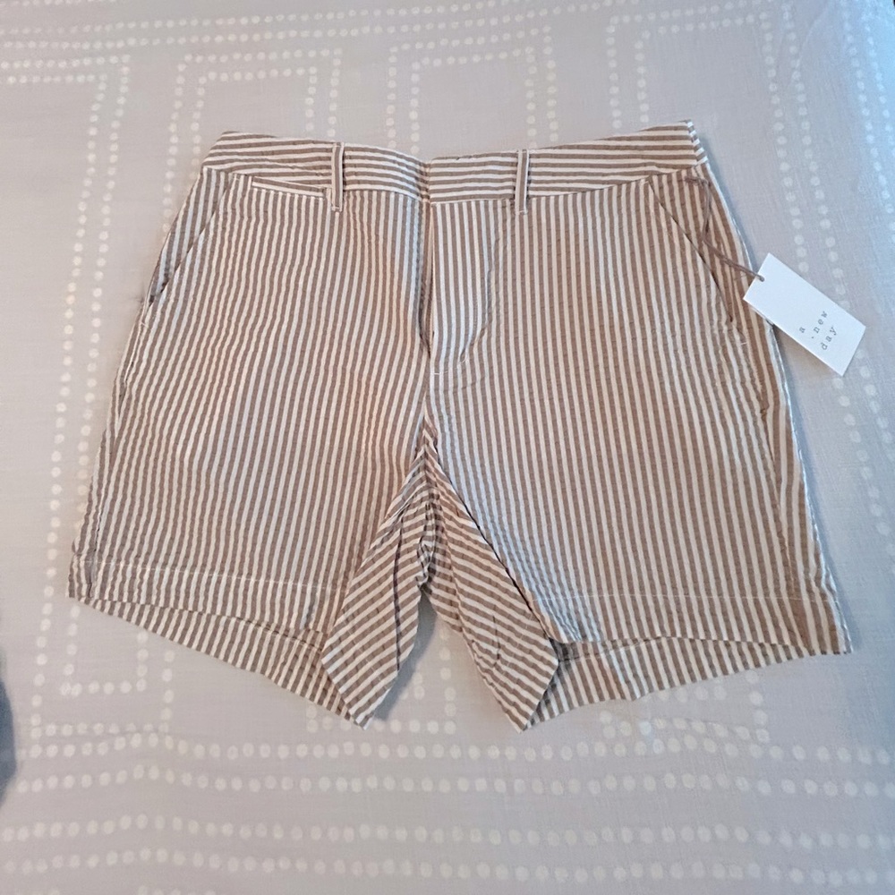 A New Day Tan and White Seersucker 5” Shorts - Sz 4 - NWT